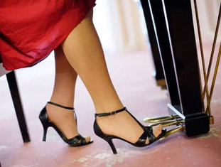 “渠道促銷(xiāo)、廠家埋單”讓供應(yīng)商有苦難言。在業(yè)內(nèi)人士看